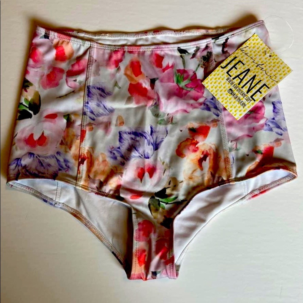 Kortni Jeane NWT M High waisted floral bottoms